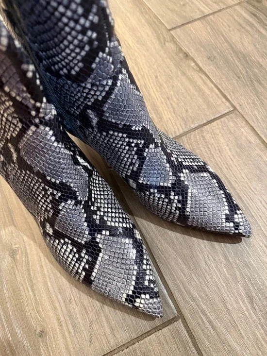New! Marc Fisher Gray Snake-Print Knee High Pointed Toe Boots Sz 11 M - Picture 7 of 8